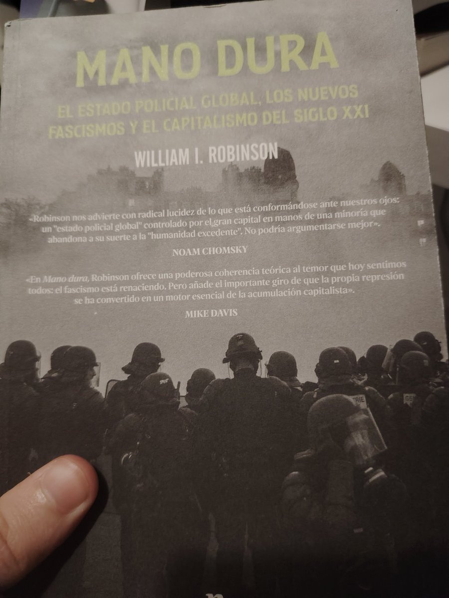 Nueva "inquisición". 
De momento, me está gustando cómo el libro da cuenta de la concentración y centralización del capital global y de su necesidad del Estado. En general, parece que promete en lo que respecta a entender la coyuntura actual