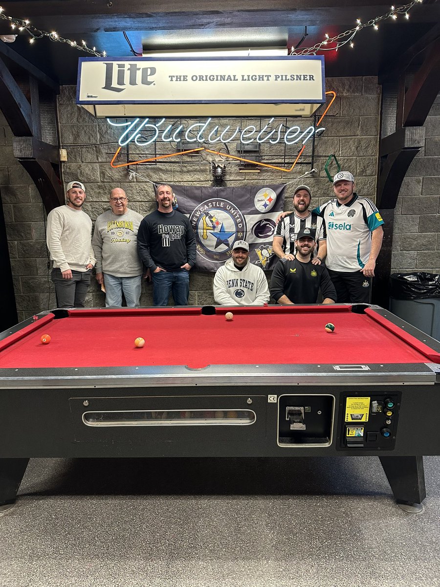 Penn_Mags's tweet photo. Never a good feeling throwing it away in the final minutes but always a good time getting together with this lot for some breakfast beers 🍻 

Up the Penn mags ⚫️⚪️

@PLinUSA #mypremierleaguemorning #NUFC https://t.co/HJmuxvCkQ0