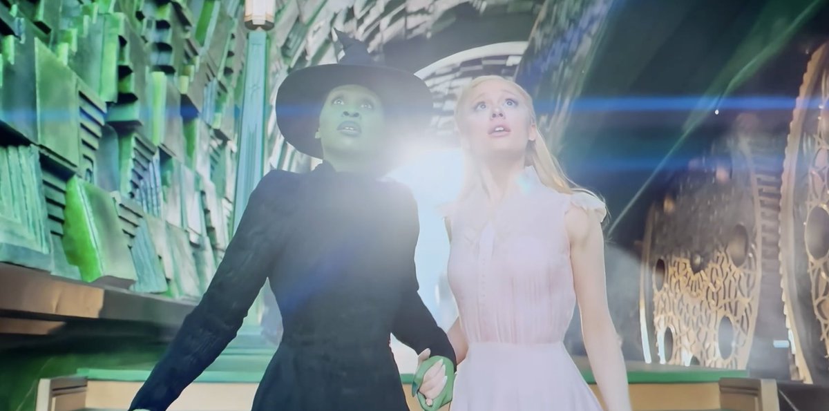 charmedcircles's tweet photo. that thing where gelphie is connected/on the same page and the light shines between them to symbolize the hope &amp; possibility they open up for each other we should all just k ourselves...... https://t.co/kotp33BMSD