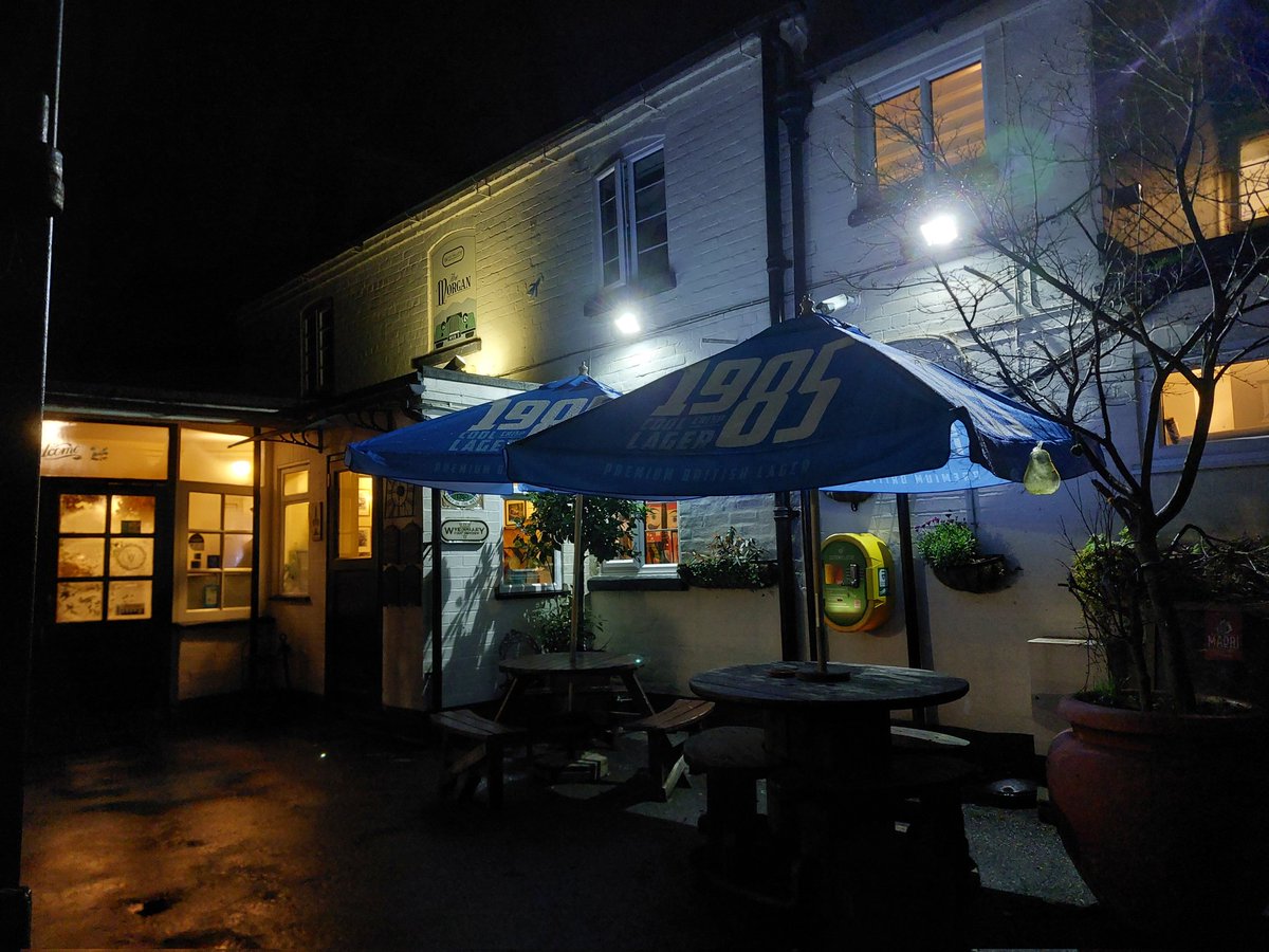 SirQuinno's tweet photo. Morgan
Super Wye Valley local near the station. A little on the modern side but has character and well patronised. GBG listed with 3 Wye Valley stagers, plus Jaipur. my WV Bitter was excellent - "Lacings don't lie" sang Shakira. Do this one, #pubmen https://t.co/frwdeOFjZz