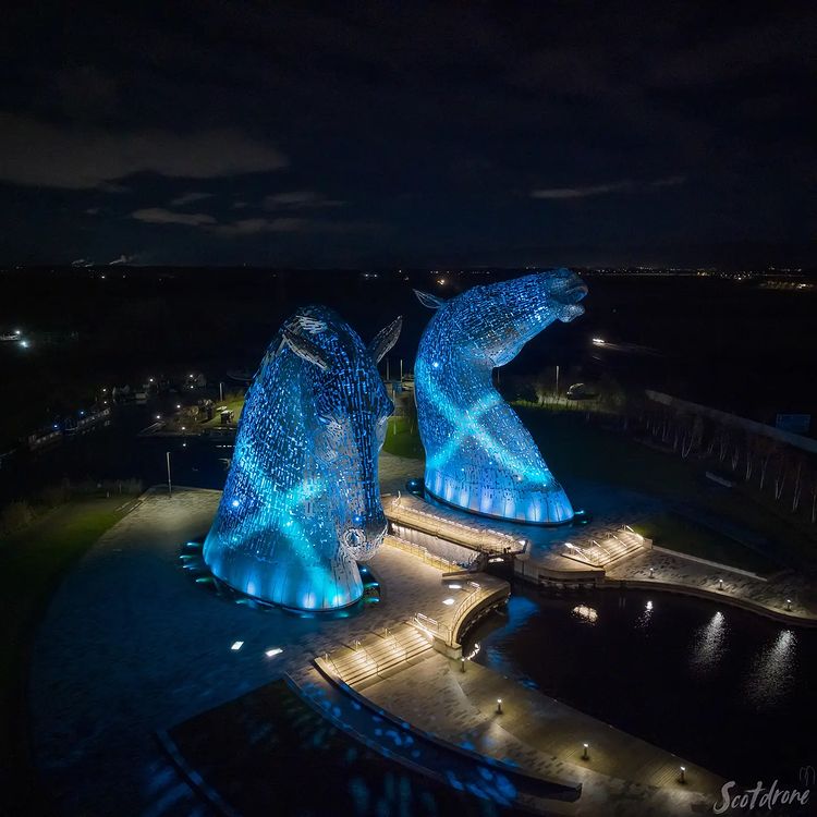 VisitScotland's tweet image. Let’s come together to celebrate #StAndrewsDay!🏴🎉 Whether you're a Scot or just one at heart, what does #SCOTLAND mean to you? ✨💙

📍 The Kelpies, @helixfalkirk 📷 @scotdrone