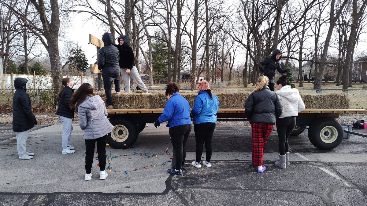 Parade ready! Nothing says Merry Christmas and team bonding like freezing together!