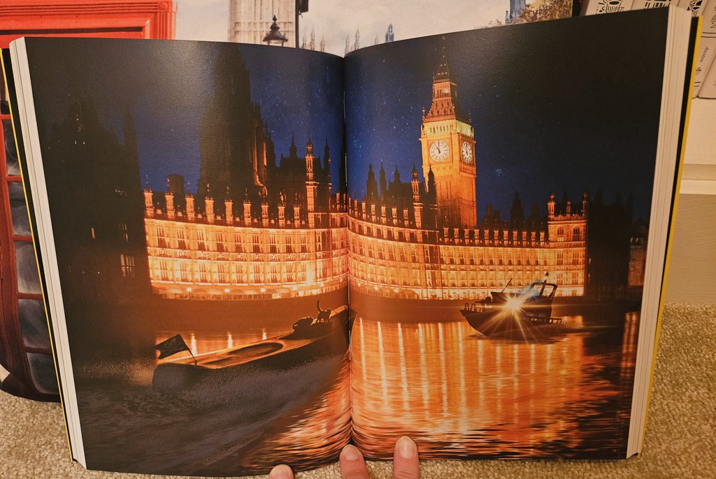 Do I have a #giveaway for you #BookTwitter! I have FIVE copies of this beautiful new version of Thunderpaws - perfect for adults and children!😍 To enter: follow me and <a href="/BenHousden/">Thunderpaws</a>, retweet and tag a friend. Worldwide giveaway, closes 9/12/24. Don't miss out on this amazing book!