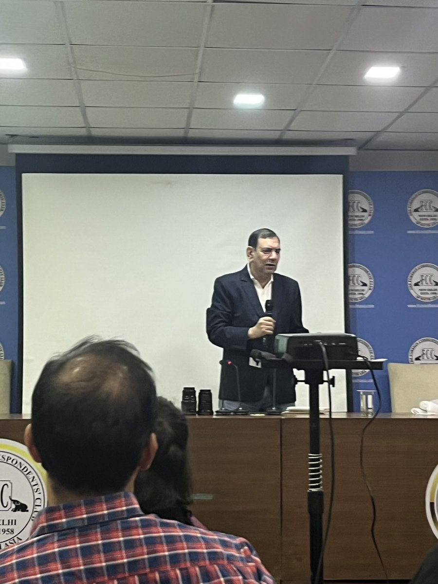 devinaguptanews's tweet image. An evening of Q&amp;amp;A!!

#fcc quiz night! 

Bright young minds challenged by #quizmaster Srinjoy Chowdhury &amp;amp; caught up with @DMickeviciene - Lithuania’s India envoy who is fluent in #Sanskrit &amp;amp; Hindi 🤩🤩 

#Dillidiaries