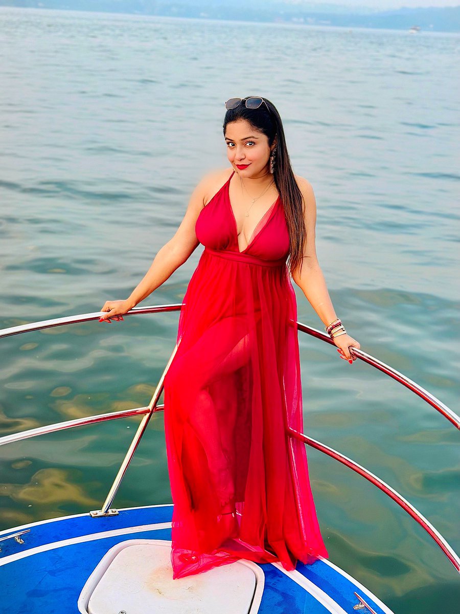 sayantani8's tweet photo. "Goa's coastline, best enjoyed from the deck of a yacht"
#goa #travelphotography #sea #yacht #sunsettime #holidays #travelgram #november #travelstory #traveladdict #RecentThrowback https://t.co/RRk4o23cNm