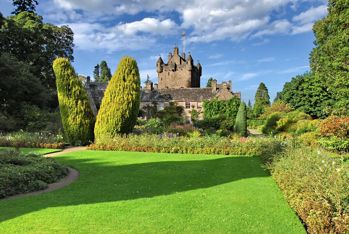 RealCounties's tweet photo. Cawdor is a village and parish in #Nairnshire.
The location of #Cawdor Castle, the seat of the Earl Cawdor, it was made famous by wee mentions in Shakespeareβs Macbeth:
β¨βAll hail, Macbeth, hail to thee, thane of Cawdor!β
π¬π§ #HistoricCounties | #RealCounties π΄σ §σ ’σ ³σ £σ ΄σ Ώ https://t.co/SzbdF23NxE
