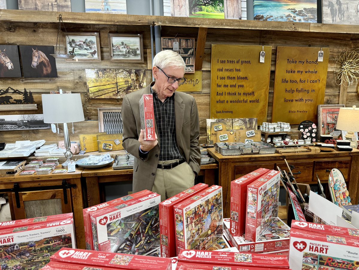 GovEvers's tweet photo. Happy Small Business Saturday!
Our small businesses are the hearts of our communities and our economy, so here in Wisconsin, we celebrate the Shop Small Wisconsin Season, encouraging folks to shop small and local all winter long!
#ShopSmallWI https://t.co/LgQwWSLxm8