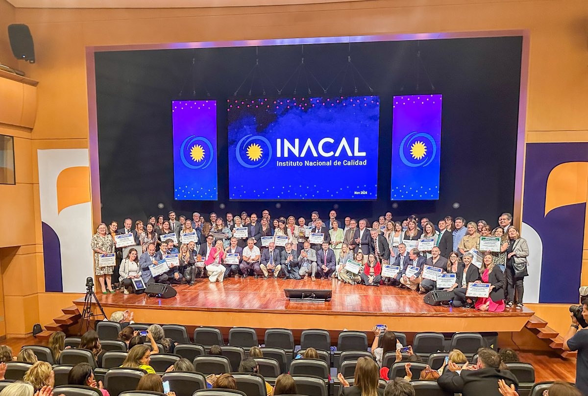 SosaAbella's tweet photo. Nunca antes @ASSEcomunica fue tan reconocido, 14 de nuestros servicios fueron premiados por @INACALUY , recibiendo incluso el Premio Nacional de Calidad.
#AsseEnMarcha💪🏻
#OrgullososDeNuestrosEquipos https://t.co/1ex7KkJixs