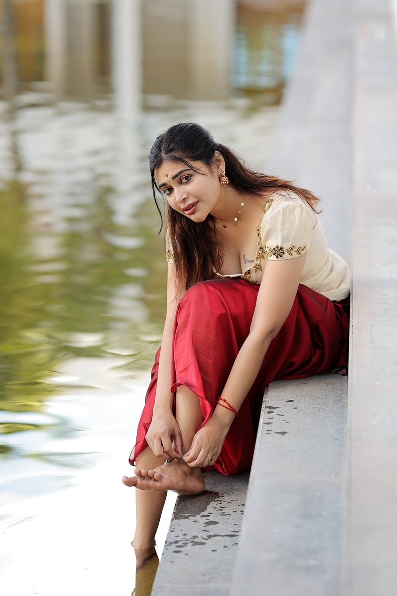 DharshaGupta's tweet image. ❤️🤍தோல்வியில் விழும்போது சிரித்தவர்களின் முன் வெற்றிபெற்று எழுந்து வியக்கும்படி வாழ்ந்துவிடு🤍❤️