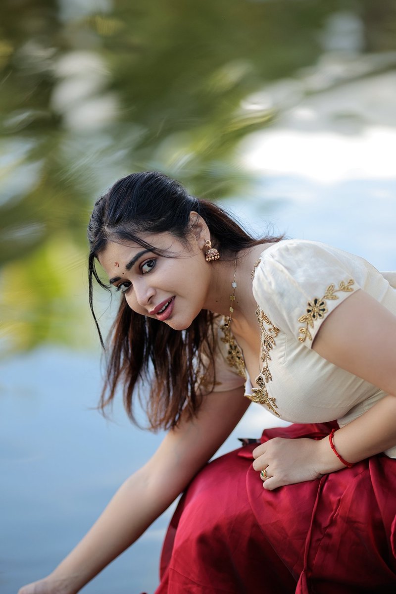 DharshaGupta's tweet image. ❤️🤍தோல்வியில் விழும்போது சிரித்தவர்களின் முன் வெற்றிபெற்று எழுந்து வியக்கும்படி வாழ்ந்துவிடு🤍❤️