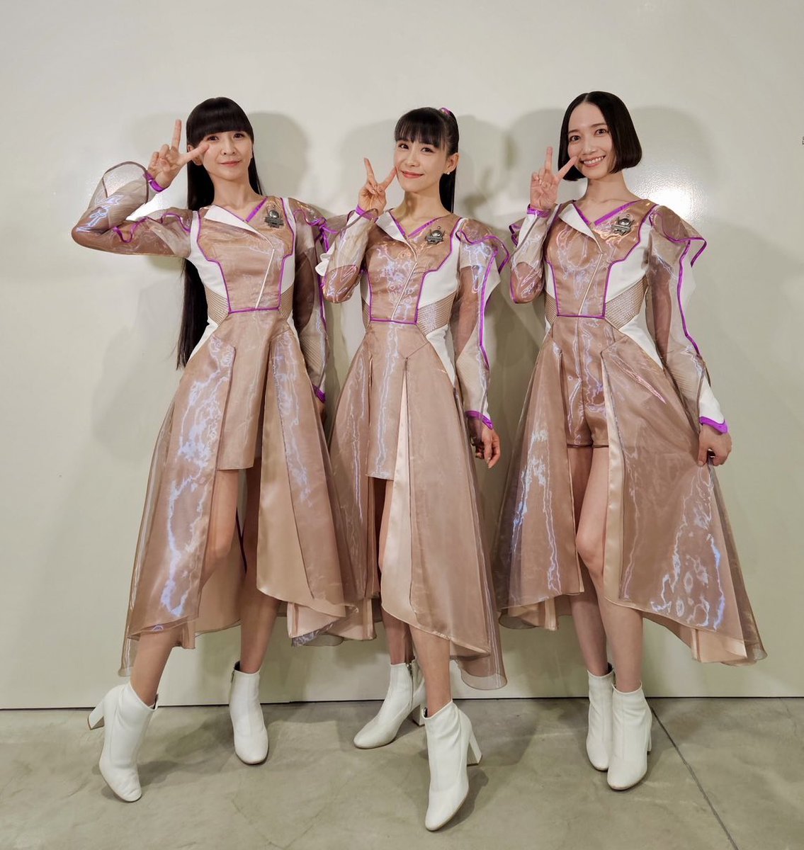 Perfume_Staff's tweet photo. 「ベストアーティスト 2024」
ありがとうございました!!

本日披露した「Cosmic Treat」のMVは
#ネビュラロマンス前篇 の内容を
ギュッとした映像🎬
https://t.co/vvlMsRTwHp

物語を想像して
ツアーにお越しください🫣💭
https://t.co/hqUujRmfUK

＠musicday_ntv
#ベストアーティスト
#prfm https://t.co/qNePpRCCp1