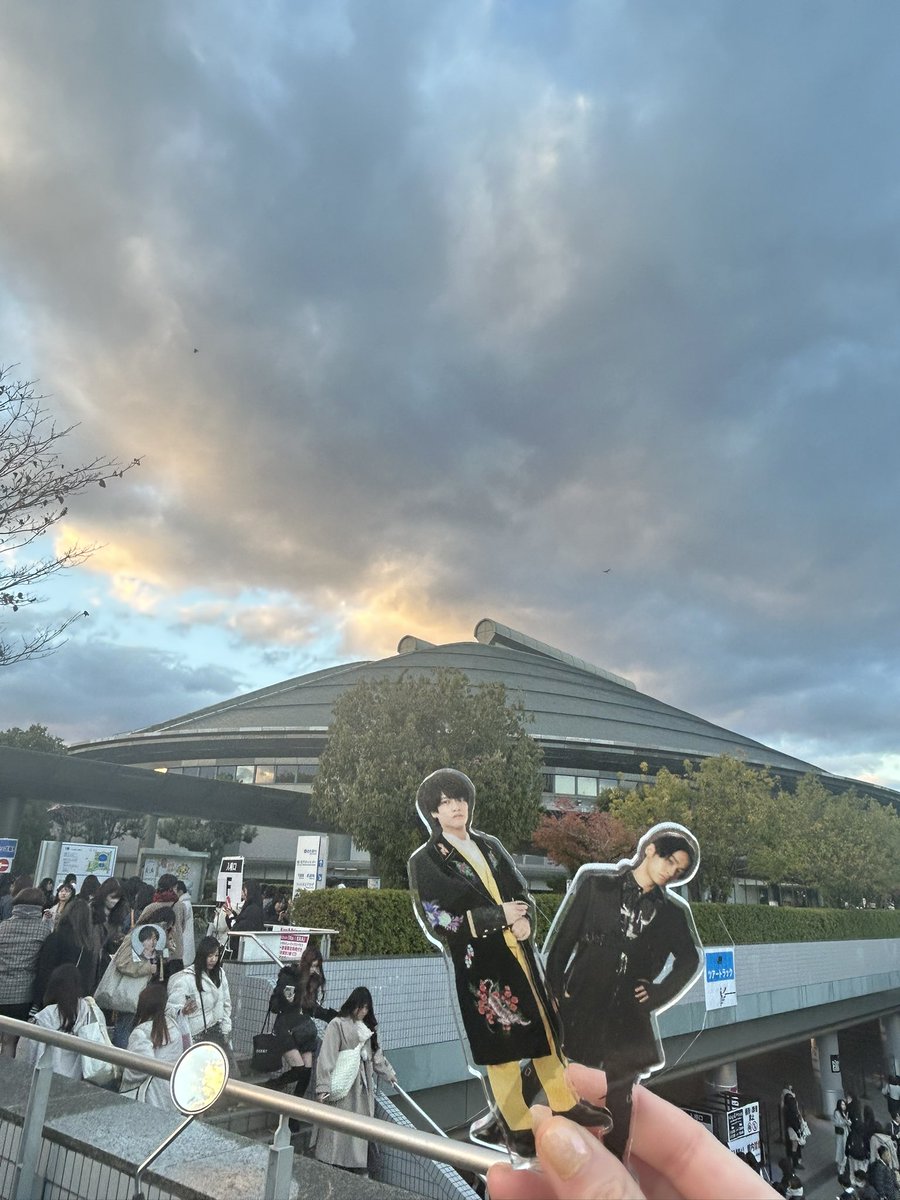 tbs_aaa_3216's tweet photo. 今日はキンプリの広島公演にひだかもついてきてもろた〜(楽曲提供したので記念に)
メンカラひだかもかいとも黄色なのです
とりえのグリアリが恋しいよ〜。懐かしい日々。 https://t.co/brHoDNneOw