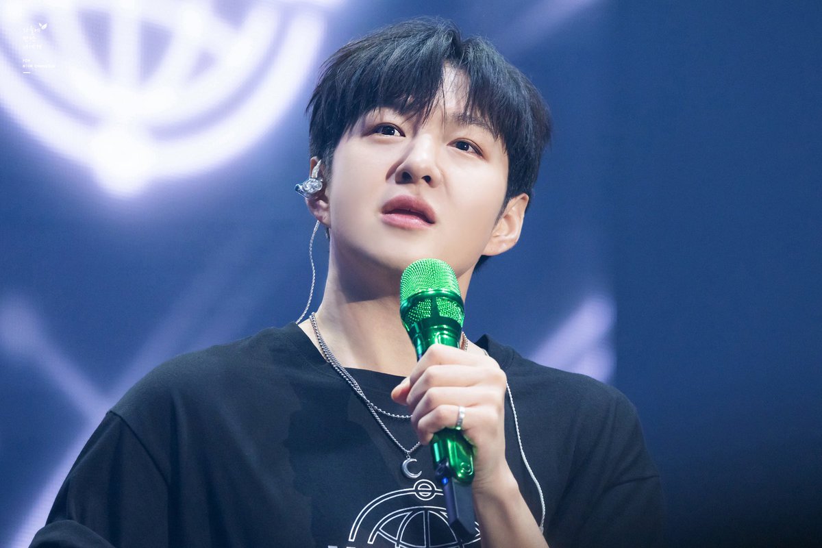 241130 🫶🏻
#비투비 #이창섭 #창섭 <a href="/LeeCS_BTOB/">이창섭</a>