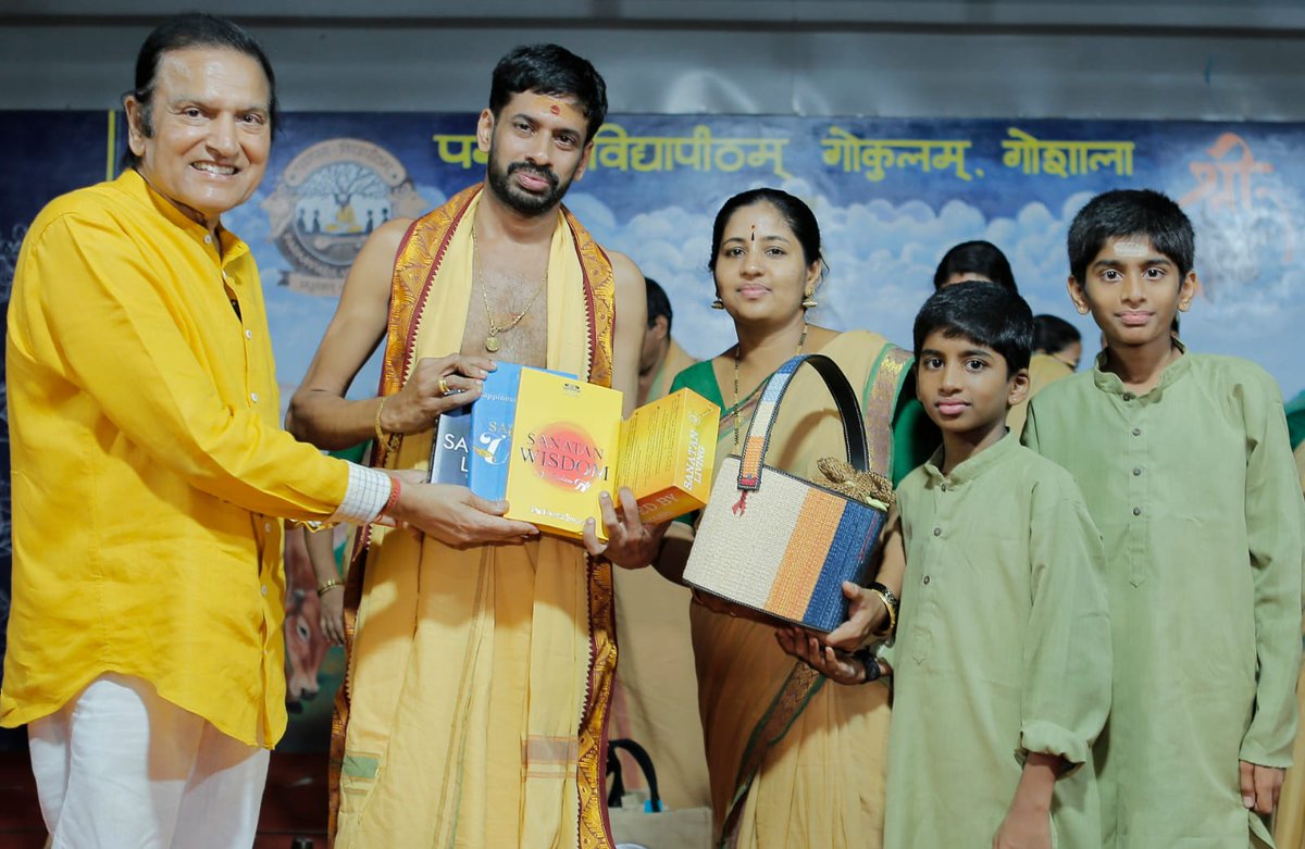 ShahraDinesh's tweet photo. Delighted to meet Mr. Vishnu Sharma & his wife! Their dedication to #GauShakti & innovative use of music healing in gaushalas is truly inspiring #GauShaktiAbhiyan #MusicHealing #CowConservation https://t.co/Uea9N17kQX