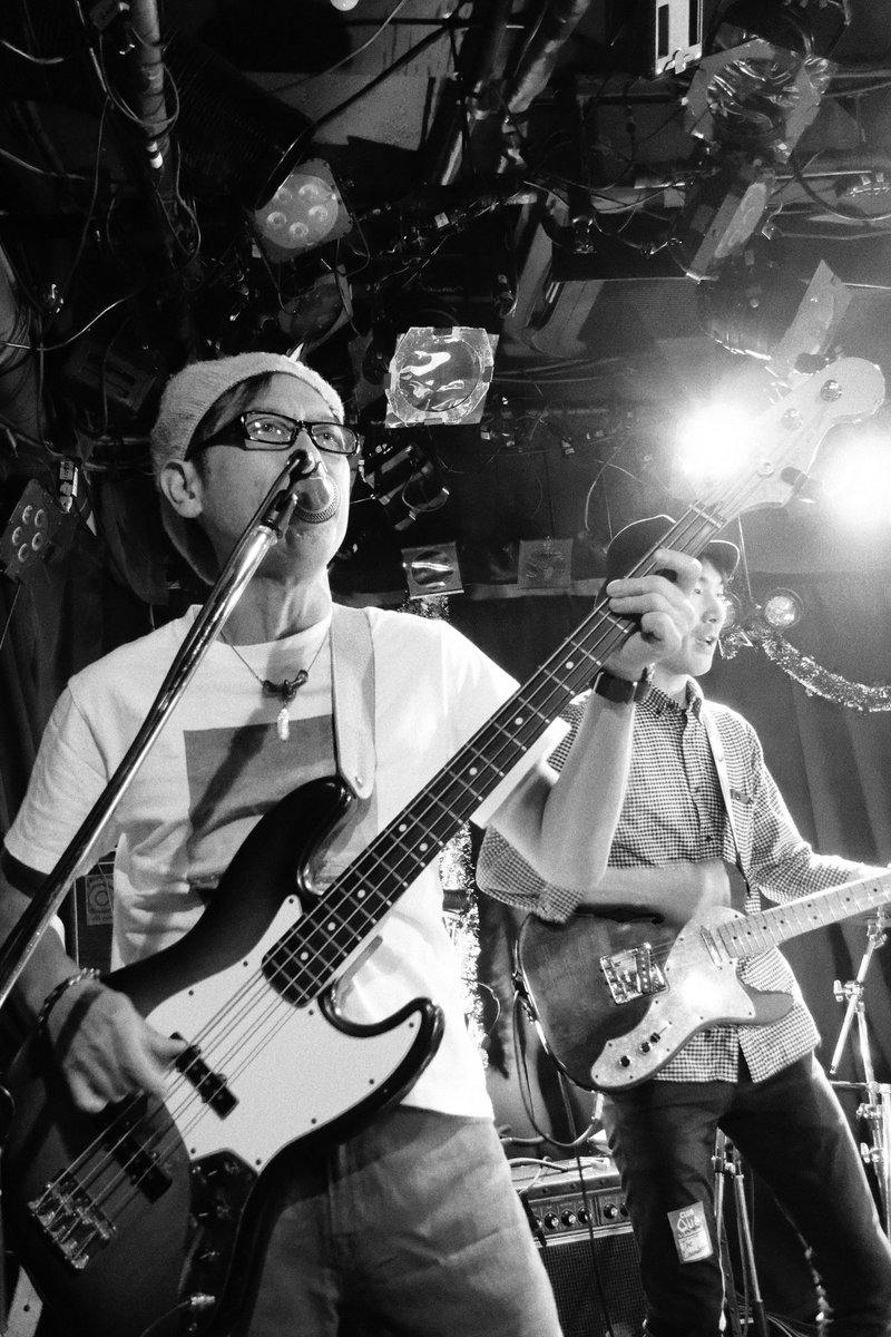 tarai73's tweet photo. 胸キュン⭐︎アルペジオ Vol.20 at Club Que (Nov. 29, 2024)

The Laundries

満を持してThe Laundries登場。初めて聴く人も一気に引き込む木村さんのvo.スタイルと遠山さんの煌めくギター！テリーさんのMCも健在。ルーシーの「風をあずけて」が聴けるとは胸キュンならでは。最高のステージでした！ https://t.co/ghXLUNTUMq