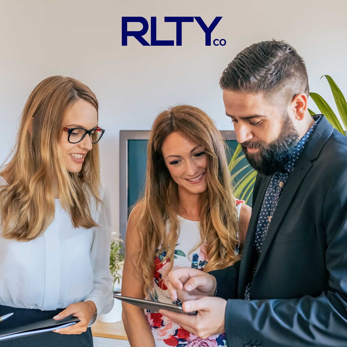 Rlty_Co's tweet photo. This #SmallBusinessSaturday, we’re celebrating the hard work, passion, and dedication of real estate agents—small business owners who help their communities thrive. Here’s to agents everywhere who make a big impact every day! https://t.co/KEyilbJRjs