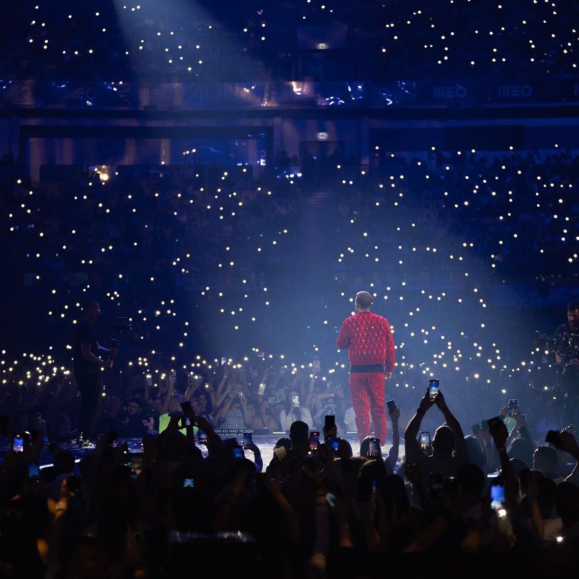 É já daqui a pouco que poderemos (re)viver a noite do dia 11 de Maio de 2024 com a transmissão do concerto do David na Meo Arena na TVI.

Usem a tag #DavidCarreiraMeoArena e partilhem as vossas memórias preferidas desse dia connosco. ✨