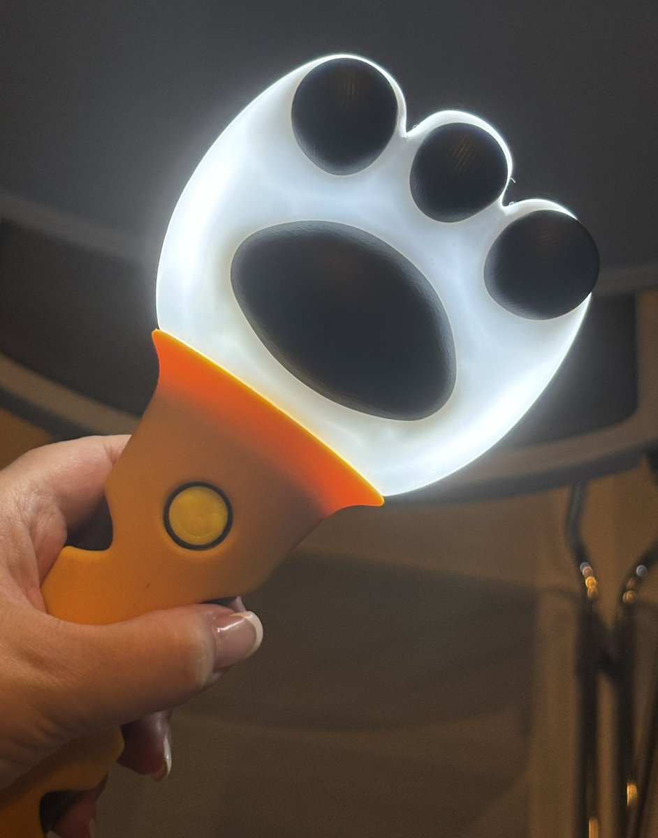 survivor0910's tweet photo. ほんこち！（5ヶ月ぶり😭）
D-LITE（from BIGBANG）こと、テソンのアンコール公演1日目！
まだまだあるから、ネタバレできないけど、今日もテソンは最高👍
若い男の子とかもたくさんいて、ホントに老若男女を楽しませてくれた🤲
明日も行くぞ！

#DsISME
#D_LITE
#テソン
#DAESUNG https://t.co/i1lhZIebtY