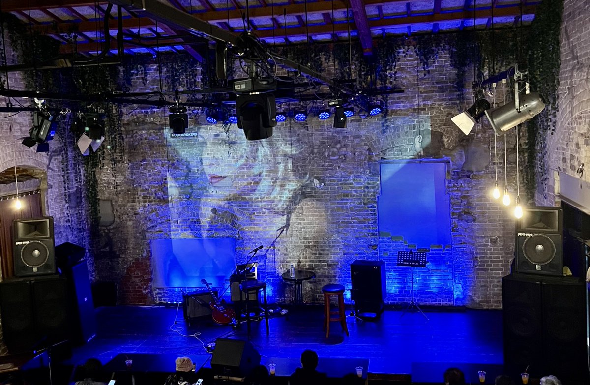 TAKASHI20001223's tweet photo. ライブ「MY SONGS」に行ってきました!煉瓦造りのBRICK HALL温かい会場で、道添祐一さん、Naomiさん、Ayanoさん、ソシロウさん(McGrady)が素晴らしい音楽を届けてくれました。それぞれの歌声や演奏に心が温まりました😊
#道添祐一
#BRICKHALL
#Naomi
#Ayano
#ソシロウ https://t.co/ZePaUZ1qTE