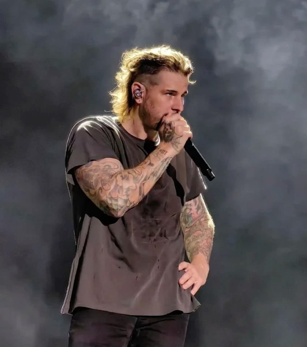 hailtothesyn's tweet photo. when sza sang about needing a big boy this is who she was talking about https://t.co/wid8V32sIE
