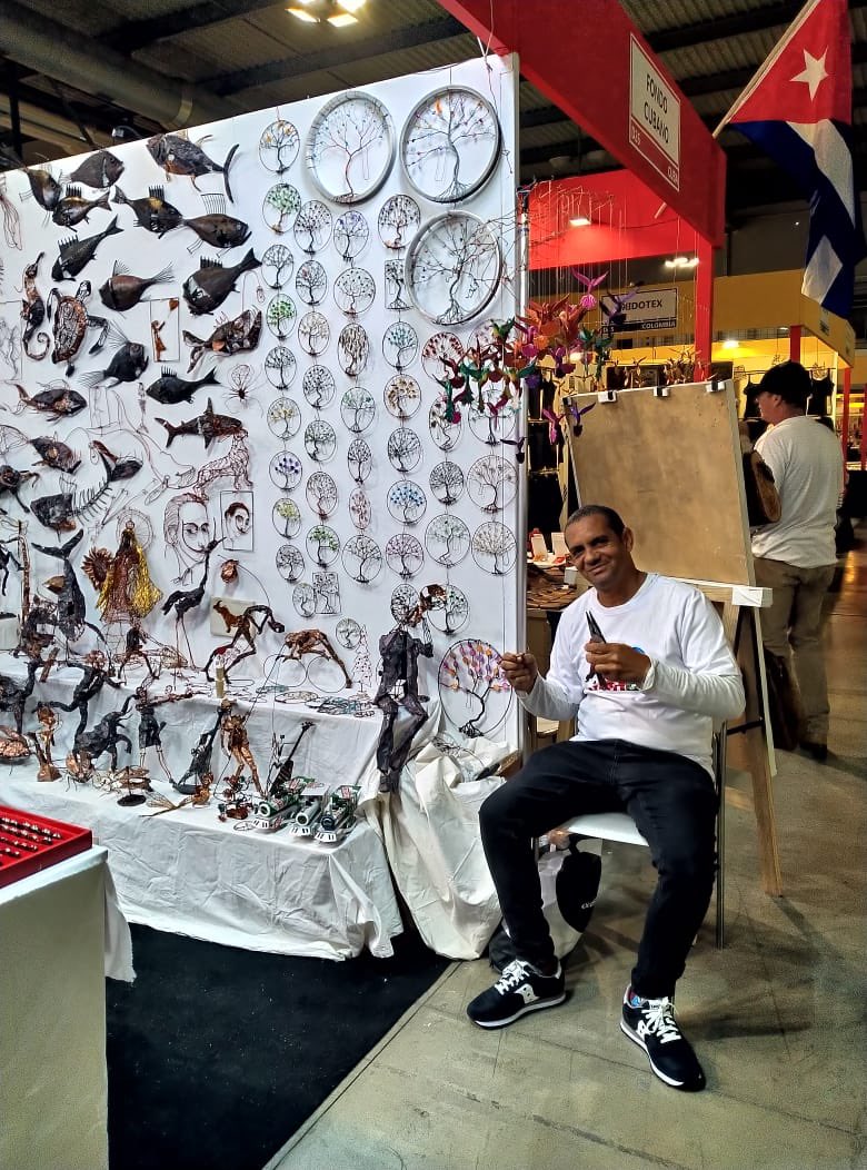 👨‍🎨Artesanos del Fondo Cubano de Bienes Culturales inauguran hoy sus stands en #ArtigianoinFiera, la prestigiosa Feria expositiva y comercial con sede en Milán, Italia, a la que cada año #Cuba acude para mostrar las creaciones artesanales y los saberes de la Isla.
#CubaEsCultura