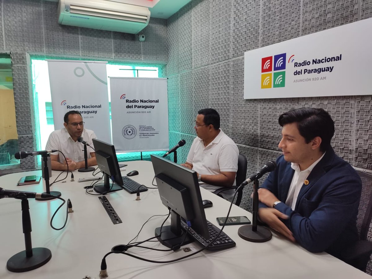 rnpy920am's tweet photo. Ya estamos con #InvestigandoDeUNA, el programa de la @una_py con Milson Godoy, el Dr. Pedro Caballero, nos visita el Lic. Qco. Ind. Gustavo Brozón Benítez, director del #CEMIT para hablarnos del trabajo de la institución a su cargo https://t.co/ThMKPL8db7