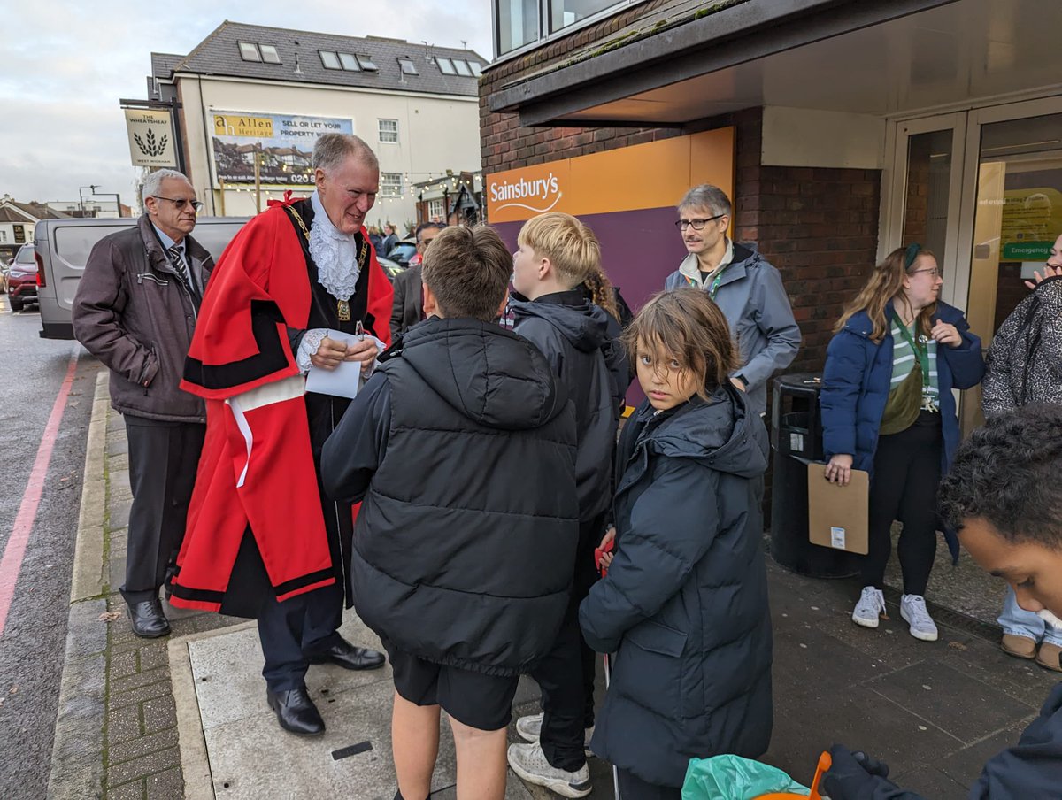 <a href="/MovemberUK/">Movember UK</a> <a href="/LiamConlon2/">Liam Conlon</a> Thanks to Mayor of Bromley, Dr David Jeffreys and Councillor Sunil Gupta for supporting our cause. Donation link in previous message. 
🖤💚
#WeAreBlackandGreen