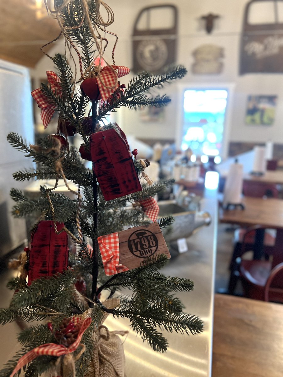 Who wouldn’t want BBQ for Christmas? Stop by and pick up a gift card for the BBQ lovers on your list. 
.
#shopsmall #shoplocal #shoplocalstl #eatlocal #eatlocalstl #keepcottlevillecool