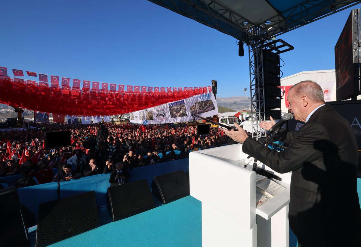 RTErdogan's tweet photo. Yiğitlik ve asaletin ruh bulduğu, bereketli topraklarıyla medeniyetlere beşiklik eden destanlar şehri Kahramanmaraş… Teşekkürler Kahramanmaraş! 🇹🇷 https://t.co/Y7rogn3tA2