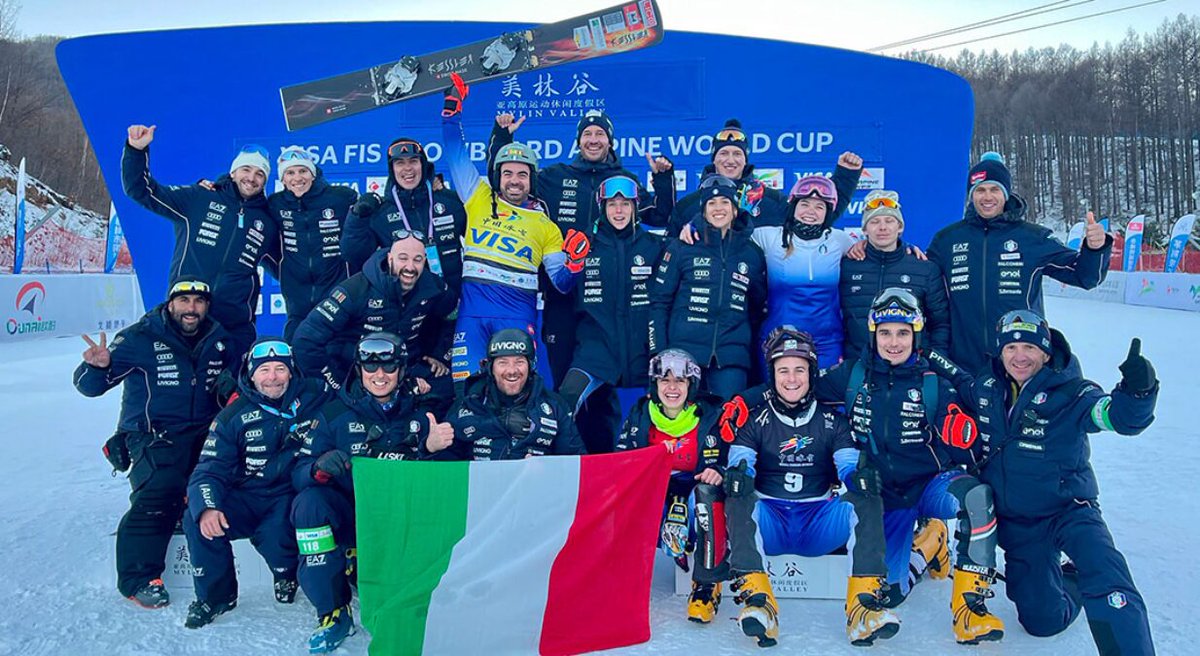 OggiSportNotiz2's tweet photo. La stagione 24-25 di CdM di #Snowboard si apre nel segno dell'Italia, con Edwin #Coratti che vince il gigante parallelo di #Mylin
(Foto: @Foto Fisi)
https://t.co/DvY4okvDWG https://t.co/jtYt1CuQ5i