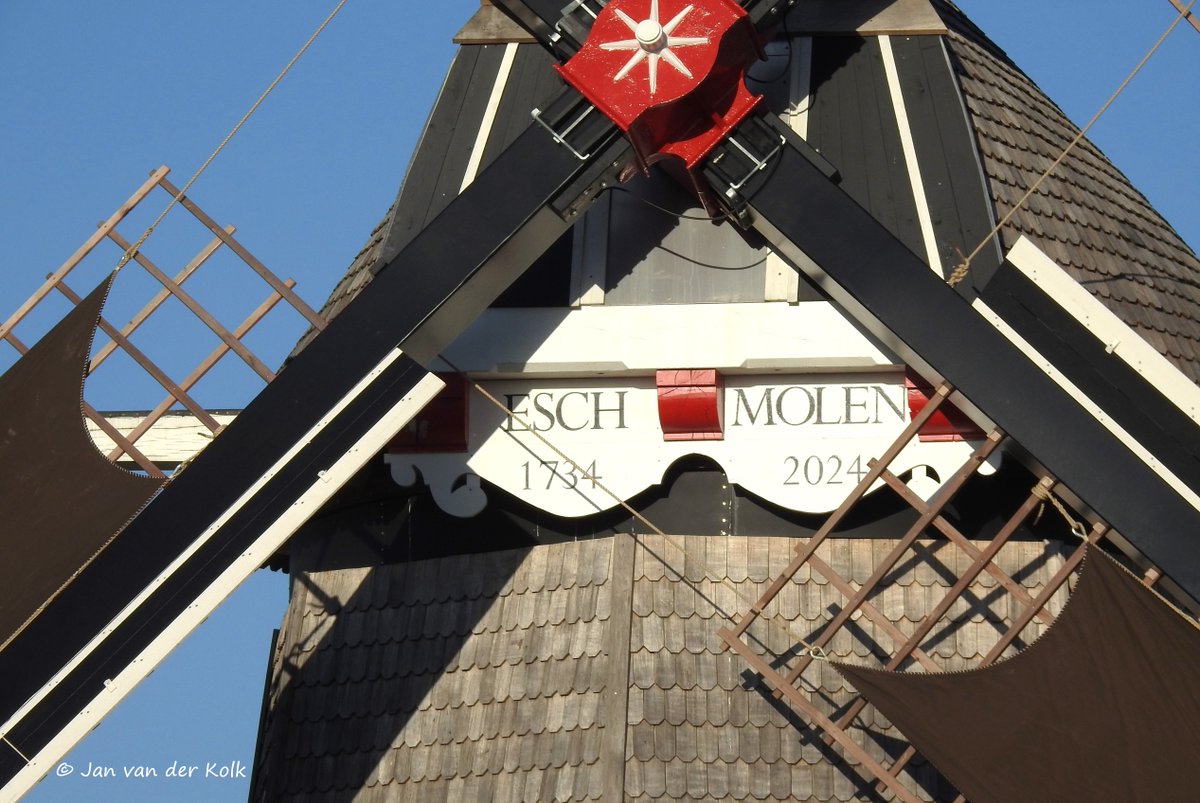 Het was vandaag een prachtig gezicht hoe de wieken van de gloednieuwe Eschmolen draaiden. #Deldeneresch
Bezoek ook: eschmolendelden.nl
#HofVanTwente #Twente #BekiekTwente