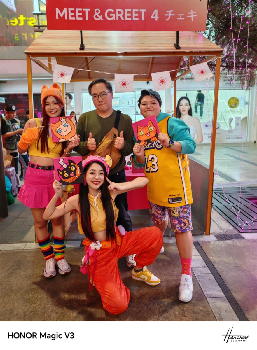 jokermaster619's tweet image. วันนี้ผมไปเดินเล่นในงาน Siam J-Show งานใหญ่เลยครับ คนไปเที่ยวกันเยอะมากๆ มีศิลปิน ไอดอล ทั้งไทยและญี่ปุ่นมากันเพียบ น้องๆ วง GPS น่ารักมากครับ ใครสนใจวงเกิร์ลกรุ๊ปที่จะมานำทางชีวิตคุณ ไม่ควรพลาดแล้วละฮะ^__^
.
#SiamJShow #SiamJShow2024 #GPSTrackingYou #Honor #HonorMagicV3