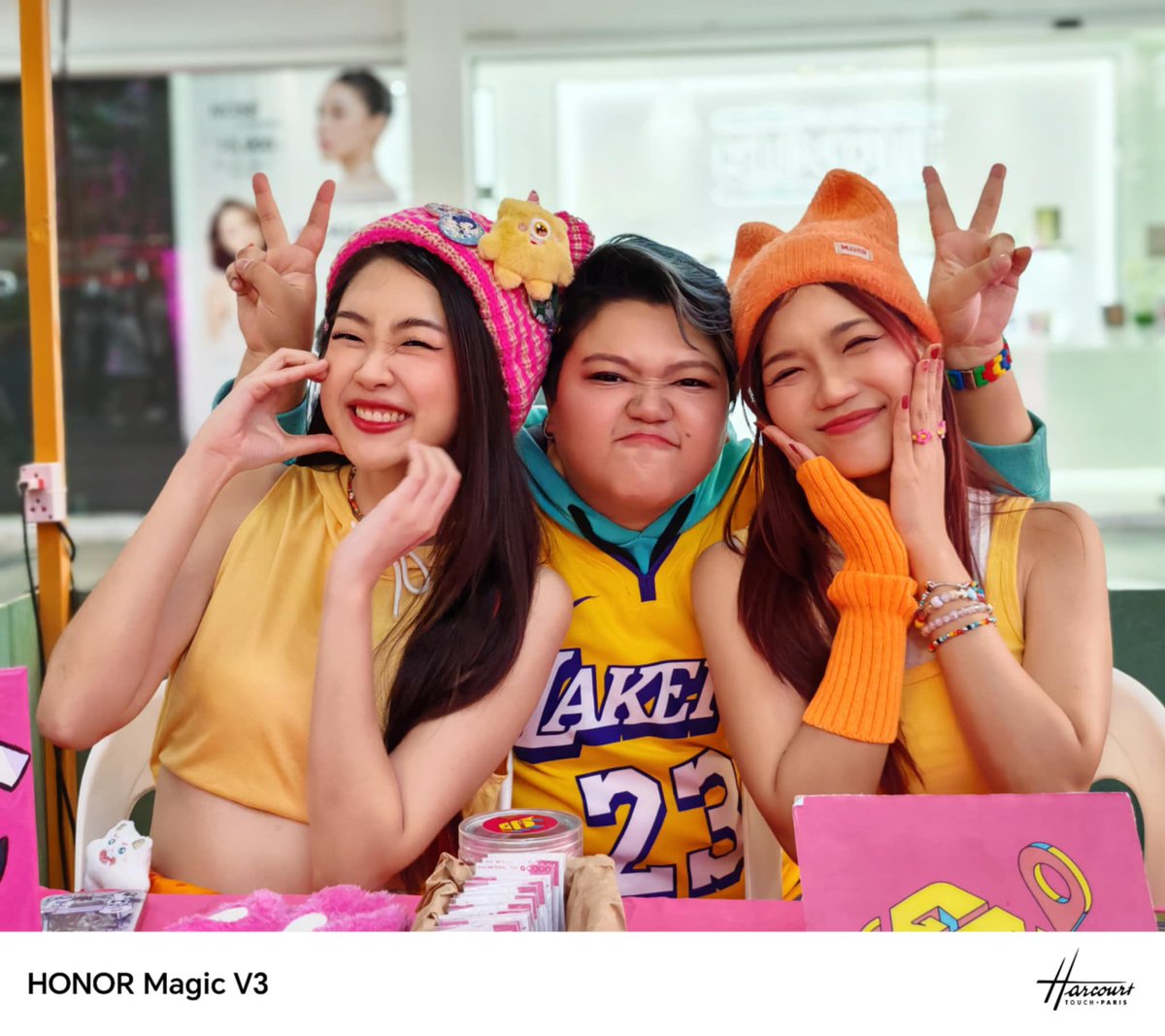 jokermaster619's tweet image. วันนี้ผมไปเดินเล่นในงาน Siam J-Show งานใหญ่เลยครับ คนไปเที่ยวกันเยอะมากๆ มีศิลปิน ไอดอล ทั้งไทยและญี่ปุ่นมากันเพียบ น้องๆ วง GPS น่ารักมากครับ ใครสนใจวงเกิร์ลกรุ๊ปที่จะมานำทางชีวิตคุณ ไม่ควรพลาดแล้วละฮะ^__^
.
#SiamJShow #SiamJShow2024 #GPSTrackingYou #Honor #HonorMagicV3