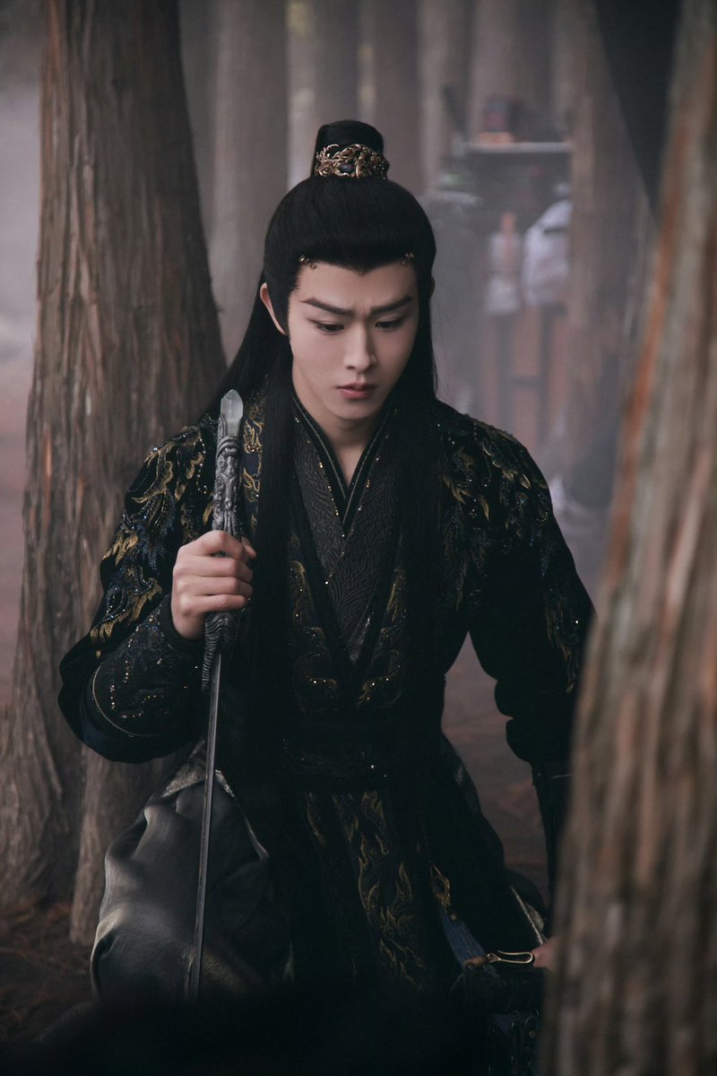 แล้วประเด็นคือเสี่ยวเถียนใส่ชุดพีเรียดจีนแบบไหนก็ไม่จมอะ แต่งหล่อก็หล่อ แต่งสวยคือสวย แต่งน่ารักก็ยิ่งแต่งขึ้นไปอีก ที่เขาบอกว่าน้องเหมือนตุ๊กตาแต่งยังไงก็ขึ้น กูเชื่อล่ะ ไม่เถียงล่ะครับ