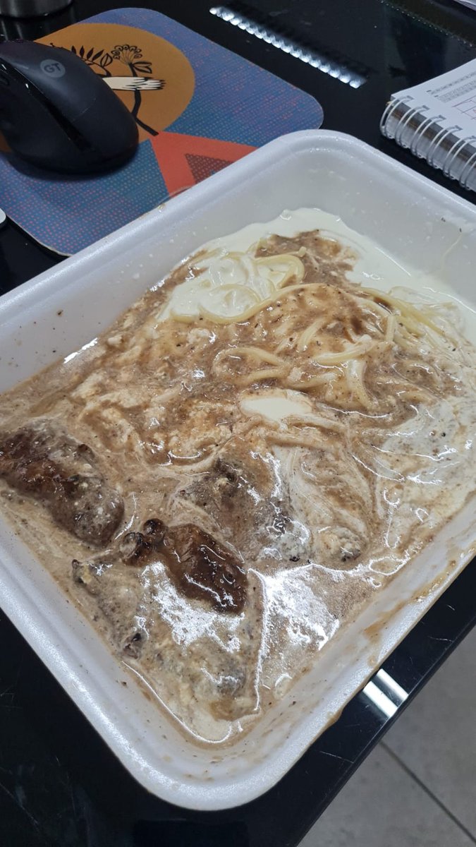 aline_neves's tweet photo. pedi um almoço e recebi uma lavagem https://t.co/0vVXO7SEDi
