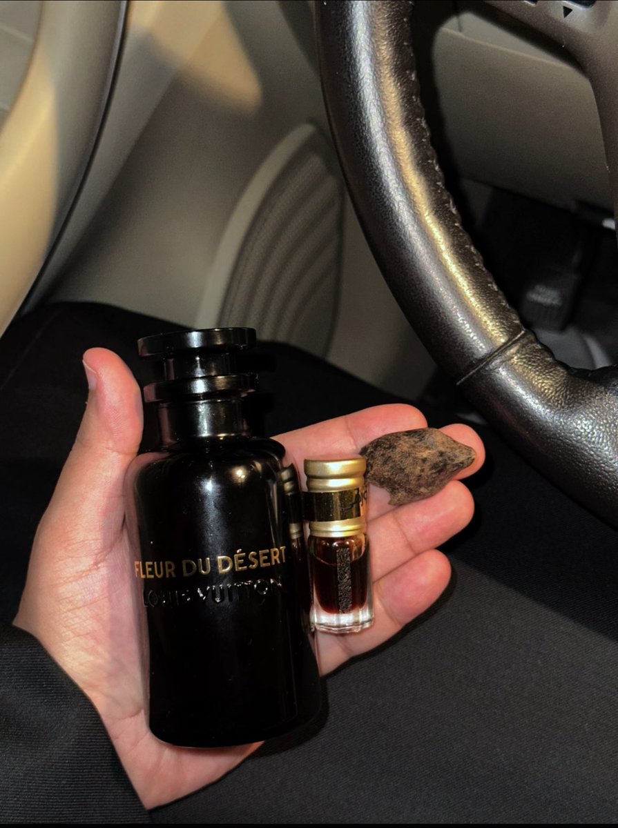 Special9u's tweet photo. عطر الليلة

فلور دو ديزرت لويس فيتون 
Fleur du Désert Louis Vuitton

باقة من الزهور مع العسل والياسمين  وعود اسام

مع كسرة عود ماليزي ومسحات دهن بورمي 

ياسلاام مستمتع مع المكس الجميل

#رابطة_عشاق_العطور https://t.co/hCiZLol9Xj
