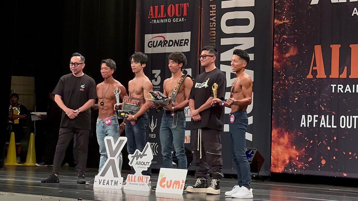 りりす。 tweet media