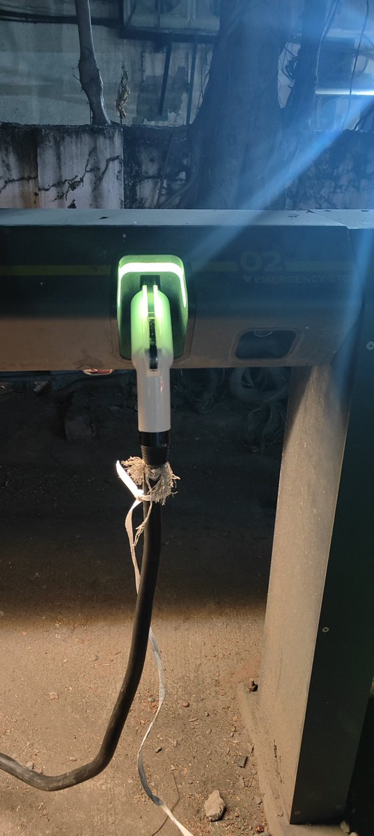 SiddeshMhatre's tweet image. Why have you even bothered to put Hypercharges when you can&apos;t maintain them, none of the charger is in working condition some people come in difficult situation because of such poor infra by @OlaElectric @bhash 
#serviceissue @htTweets @TimesNow @NavbharatTimes 
#repost