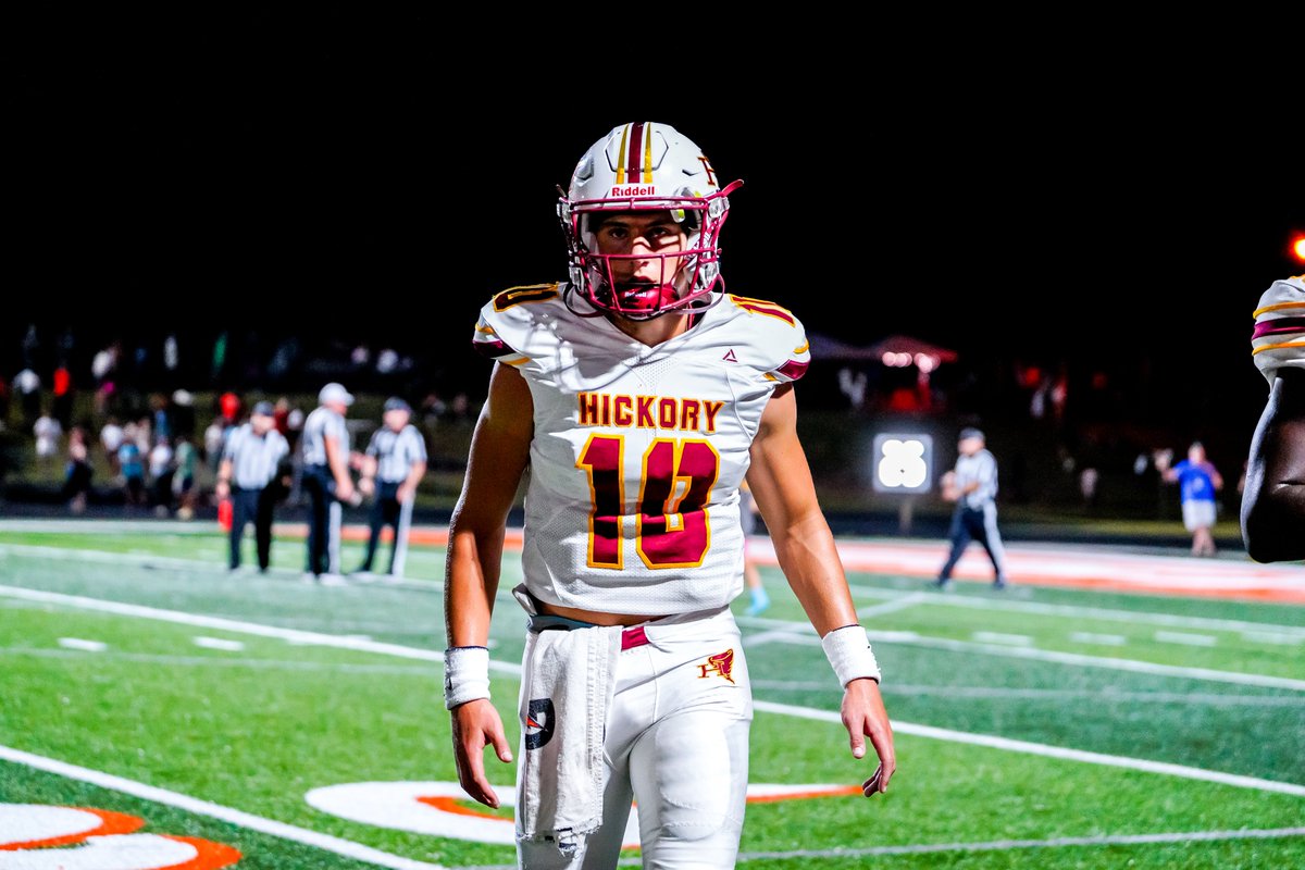 Hickory QB Brady Stober in the 3rd round against Crest

• 17 completions
• 23 attempts
• 73.9% completion
• 477 yards
• 20.7 yards/attempt
• 6 touchdown passes