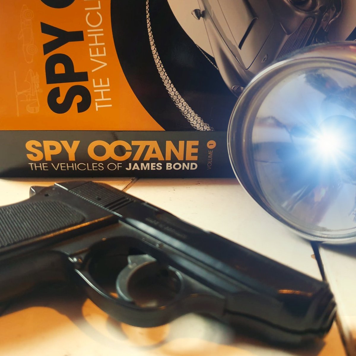 MARK O'CONNELL - Writer, Author, Bond fan tweet media