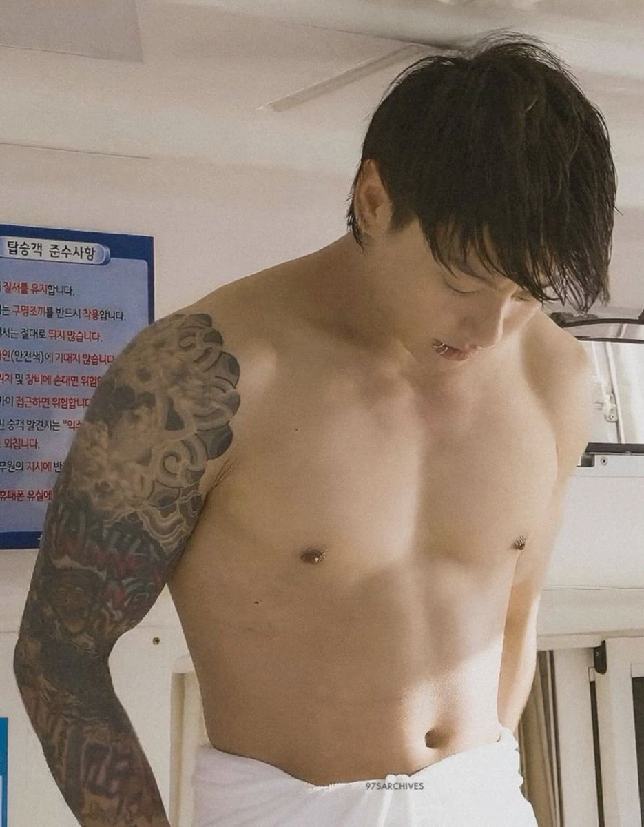 crykookpics's tweet photo. i need a big boy https://t.co/ud8lkxNU9W