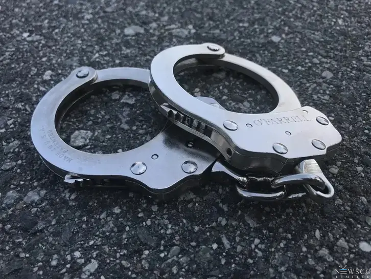 ByNewsCo's tweet photo. Three people were arrested and charged by the police in three separate incidents of larceny.
https://t.co/csZ5ZnTtet https://t.co/2YgT77bzu5