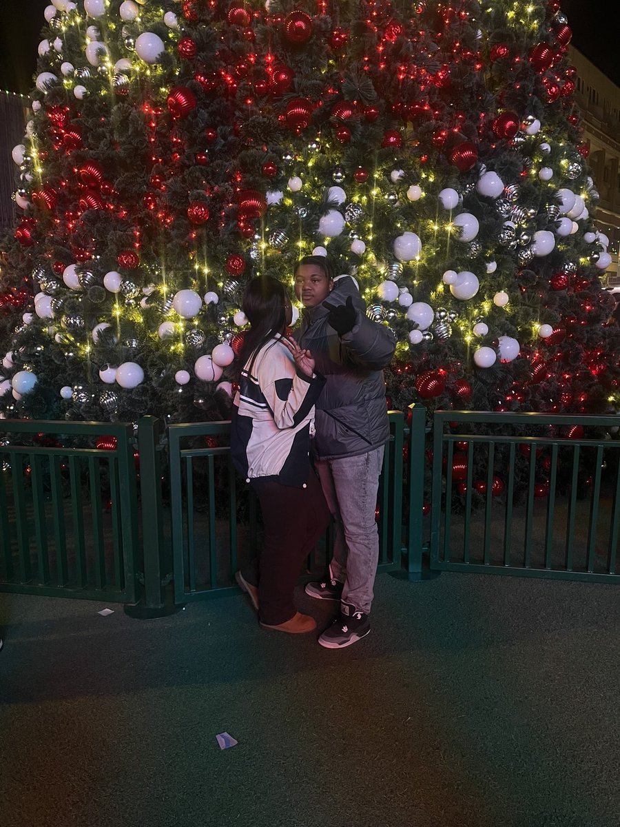 CbfwZack's tweet photo. Y'all we made it to halloween to thanksgiving now Christmas❤️ https://t.co/AufPeNwB2v