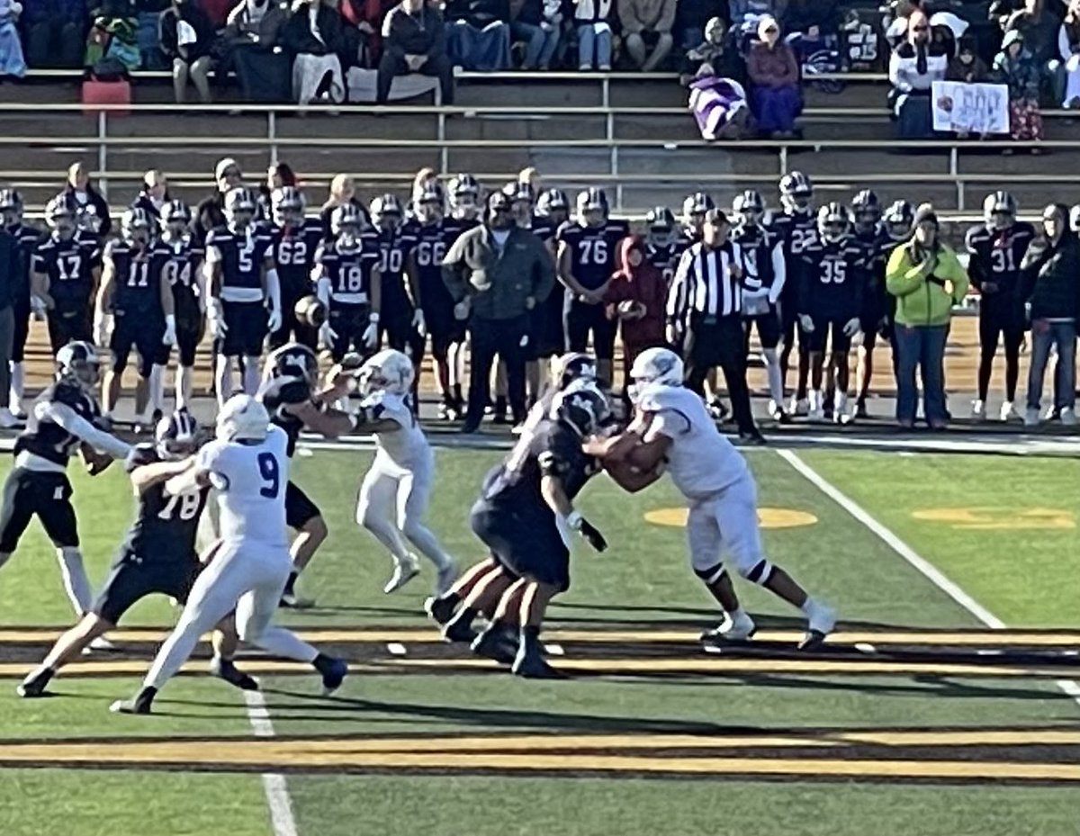 PinkShapedPaper's tweet image. Dear HS football, I have many things to be grateful to you for, but for now - thank you for all the triple teams on my son @Isaiah__40  - you’ve made him better in all ways ❤️👌🏽🏈 &amp;amp; now, a 2nd time State Champion! They can keep building walls 😴