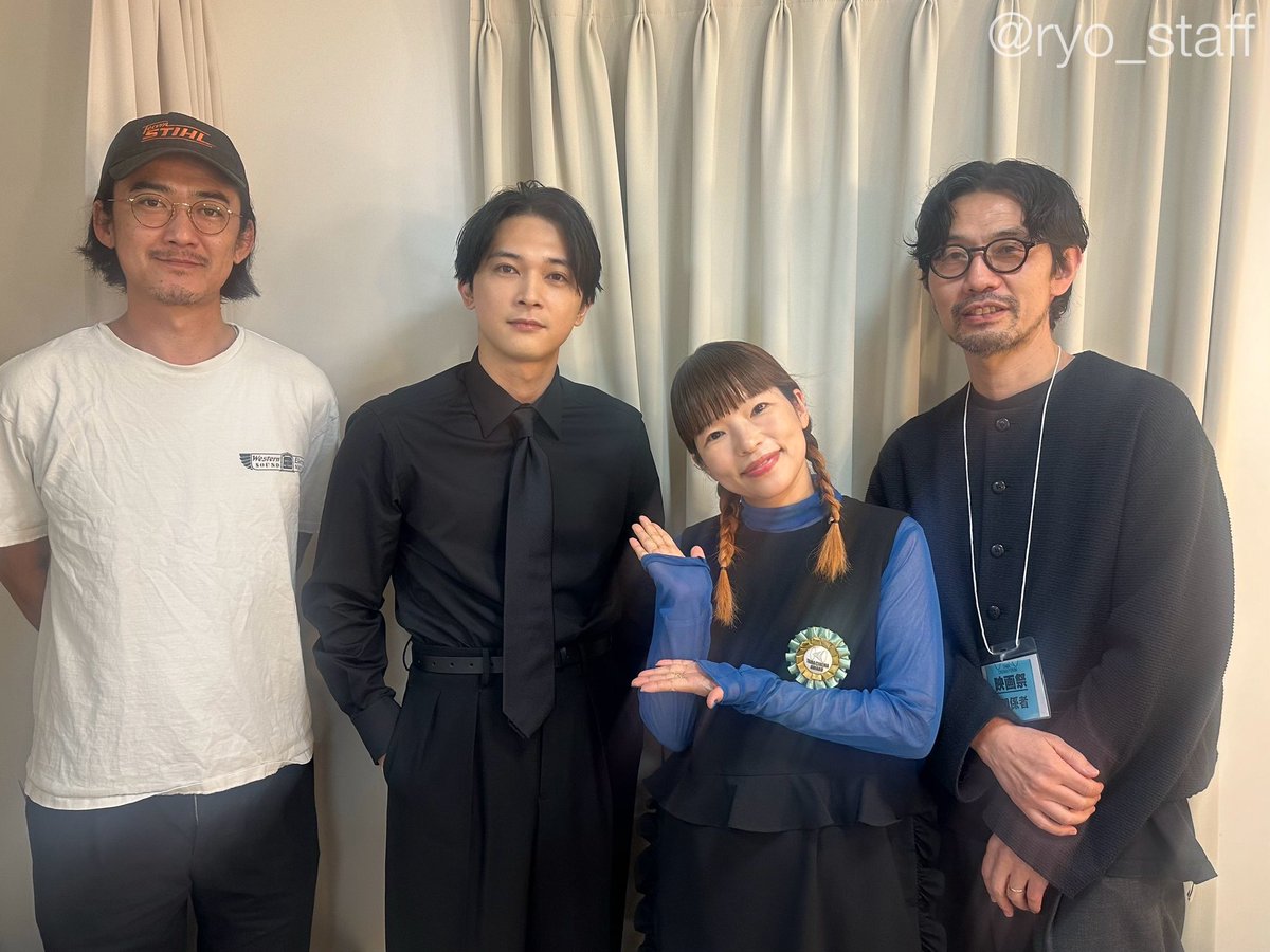 ryo_staff's tweet photo. 吉沢が『ぼくが生きてる、ふたつの世界』で第16回  #TAMA映画賞 最優秀男優賞をいただき、特別賞を受賞された #呉美保 監督や手話演出をしてくださった #早瀬憲太郎 さん #石村真由美 と再会しました📸✨映画祭の皆様本日はお世話になりました。ありがとうございました🙇🏻‍♀️
映画は全国順次公開中です‼️ https://t.co/q781KGeMTT