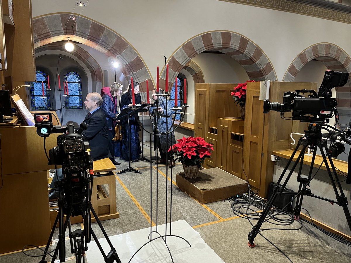 Es geht wieder los ⁦<a href="/SRF/">SRF</a>⁩ #Gottesdienst zum 1. Advent aus St.Georg in Küsnacht. 10 Uhr #SRF 1 und @SRF2Kultur und #Musikwelle