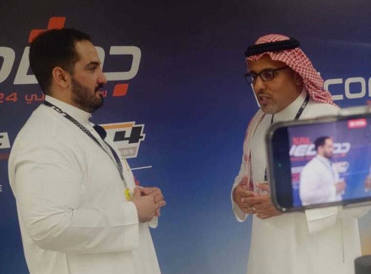 تتوالى المقابلات الحصريه و المفاجئات في سباق #FanatecGT ، خليكم معانا⏳