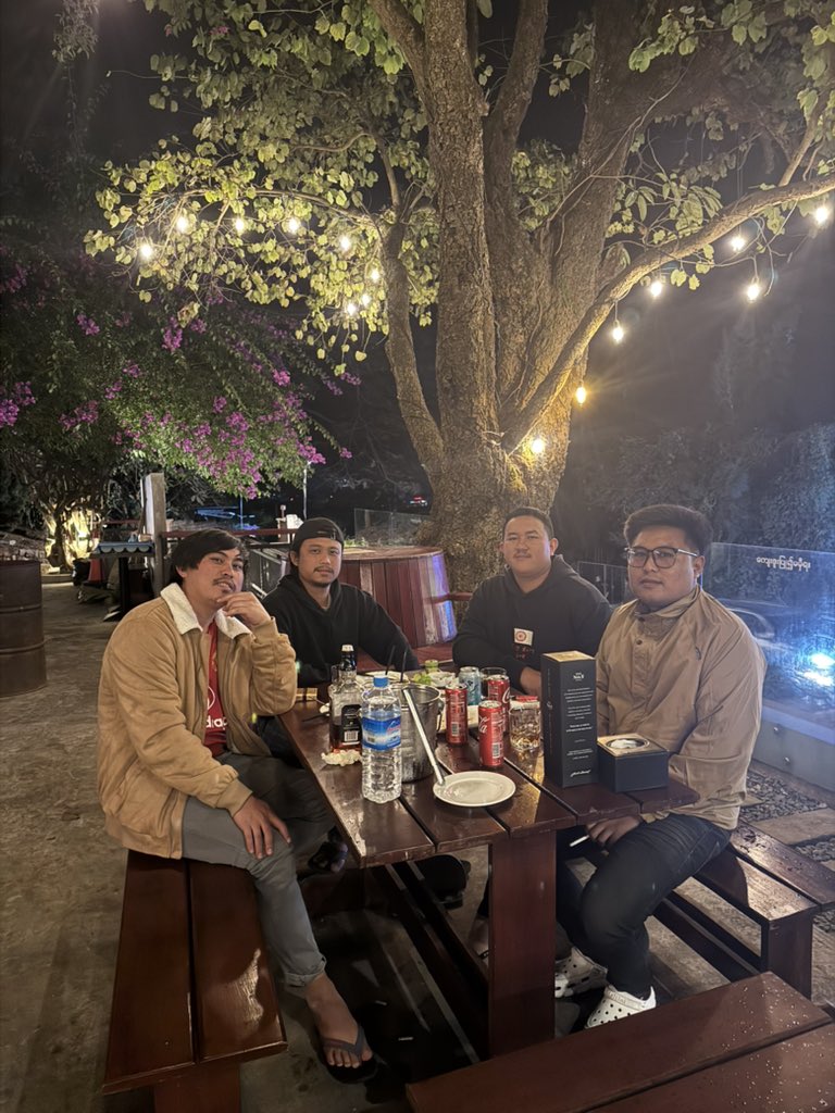 fiend1998's tweet image. ကဲ မတွေ့တာကြာတဲ့ ပနောင်ကြီးတွေ😅