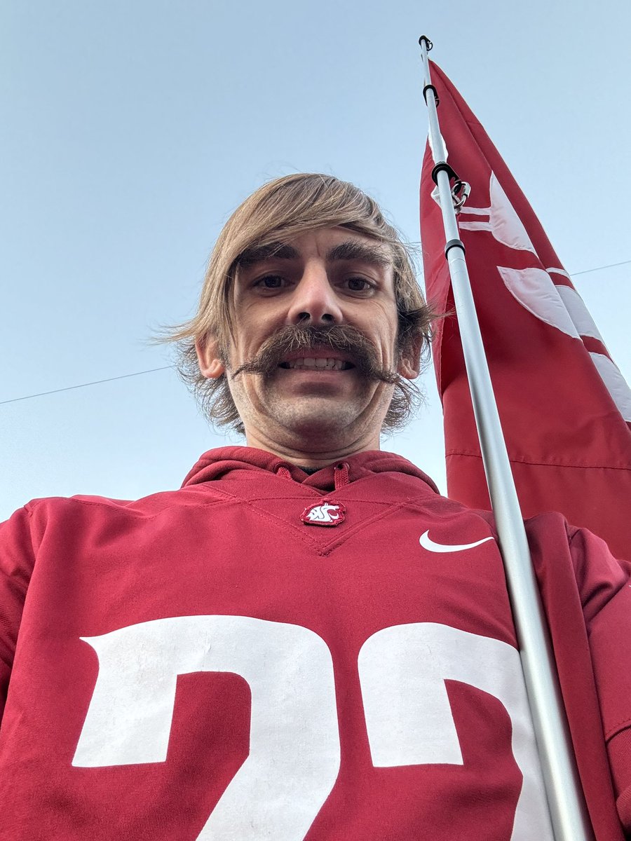 John_Merriman15's tweet photo. @GardnerMinshew5 will you join me to wave ol crimson next week? https://t.co/ivsliceVNT