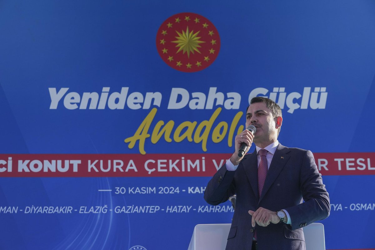 Toki_Kurumsal's tweet photo. 📍Kahramanmaraş

Cumhurbaşkanımız Sayın @RTErdogan'ın teşrifleri, Bakanımız Sayın @murat_kurum ve TOKİ Başkanımız M. Levent Sungur'un katılımlarıyla  deprem bölgesinde inşa ettiğimiz 155 bininci konutun anahtarı hak sahibine teslim edildi.

🏡 Yeni yuvalarımız hayırlı uğurlu olsun.